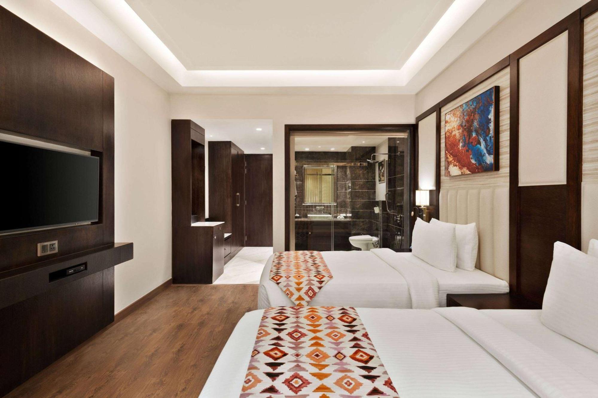 รามาดา บาย วินด์แฮม กาปูร์ทาลา Hotel Kapurthala ภายนอก รูปภาพ