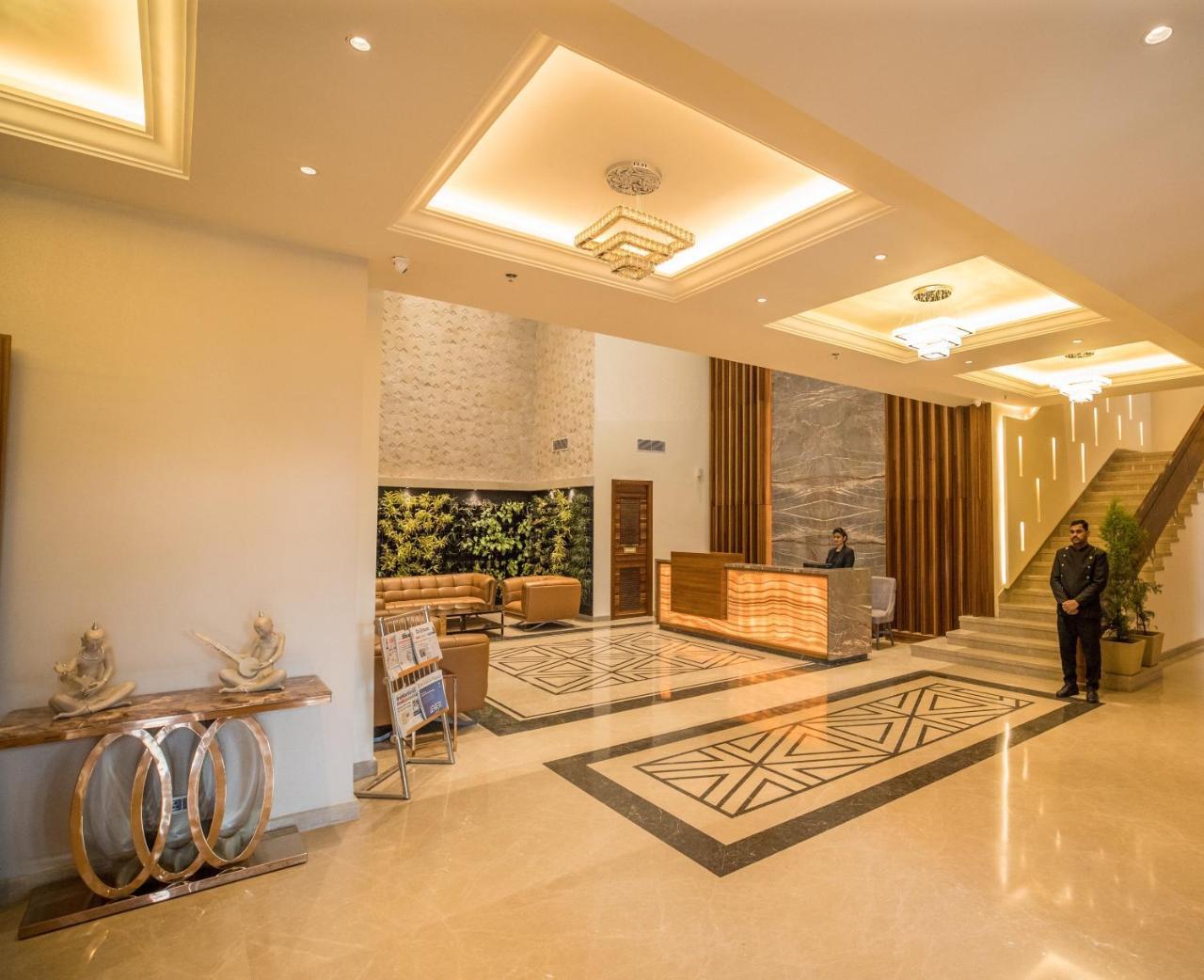 รามาดา บาย วินด์แฮม กาปูร์ทาลา Hotel Kapurthala ภายนอก รูปภาพ