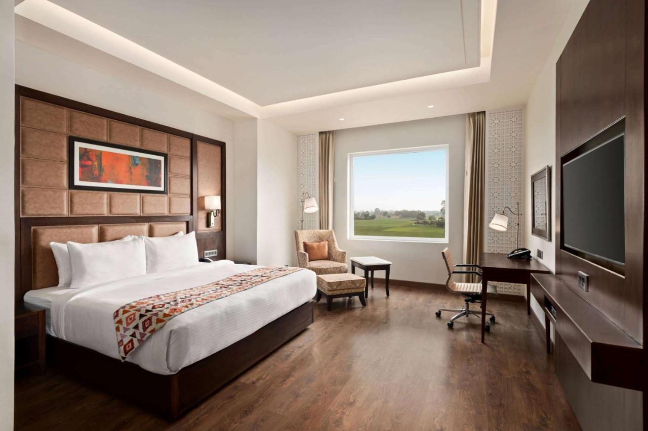 รามาดา บาย วินด์แฮม กาปูร์ทาลา Hotel Kapurthala ภายนอก รูปภาพ