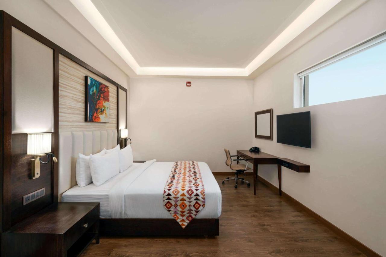 รามาดา บาย วินด์แฮม กาปูร์ทาลา Hotel Kapurthala ภายนอก รูปภาพ